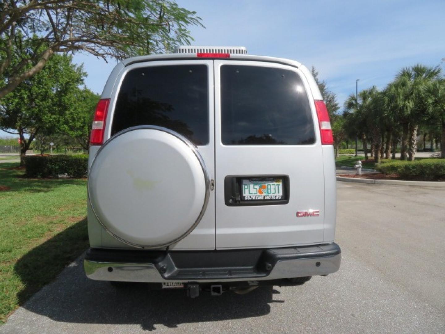 2017 Silver /Tan GMC Savana (1GTW7AFG6H1) , 4x4 transmission, located at 4301 Oak Circle #19, Boca Raton, FL, 33431, (954) 561-2499, 26.388861, -80.084038 - Photo#12